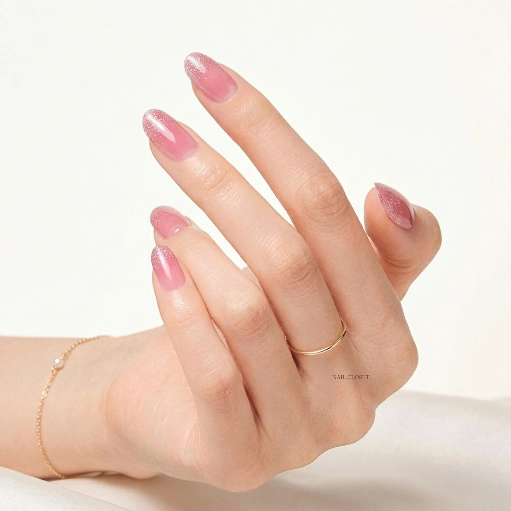 ohora Aura Pink Nails with Glitter Gradient detail